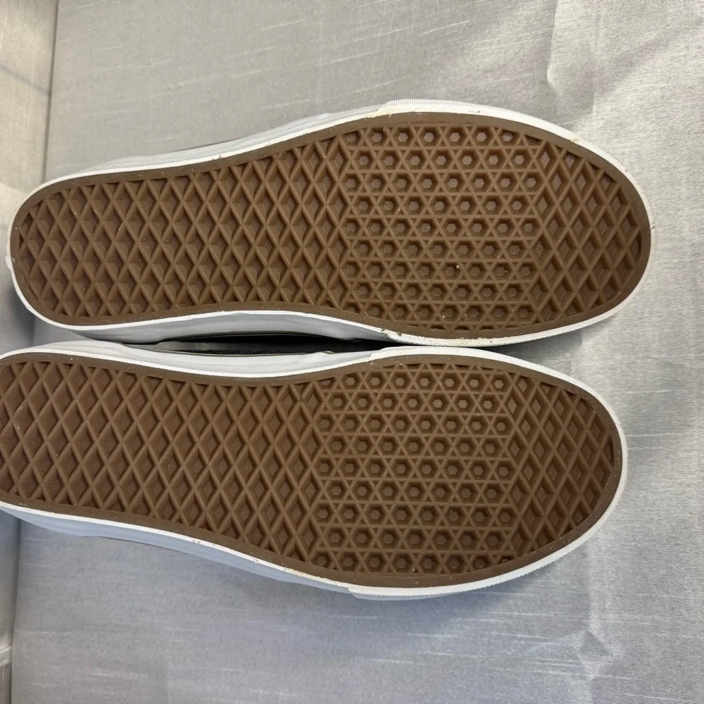 Vans Black and Gray Low-Top Sneakers with White Sole - Picture 11 of 11